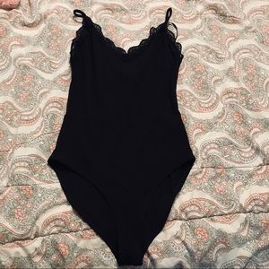 FOREVER 21 BLACK LACE RIBBED BODY SUIT